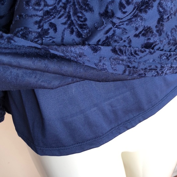 Liz Claiborne 3/4 Sleeve Split Neck Velvet Blouse - Picture 7 of 7